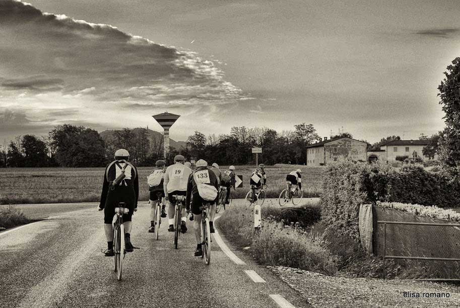 NOVA-U.V.I.-in-bicicletta-tra-le-campagne
