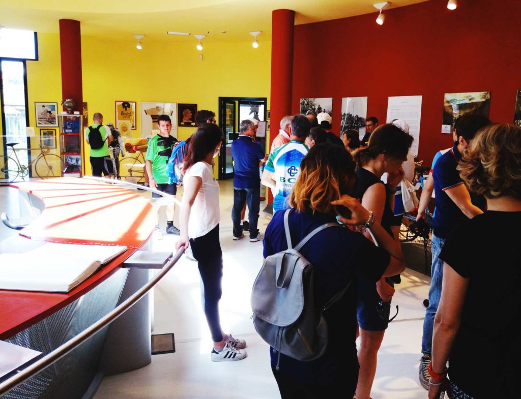 visita-di-gruppo-al-Museo-Bartali-1-1024x785  