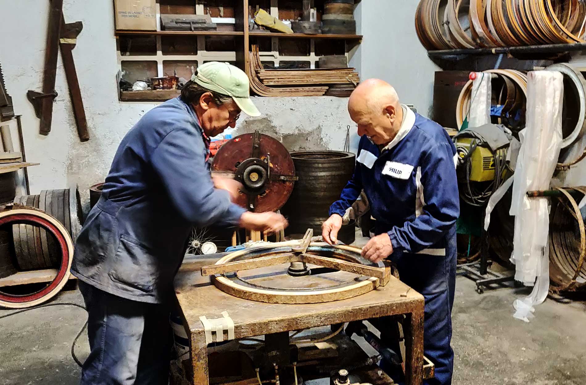 cerchi in legno per biciclette in contruzione