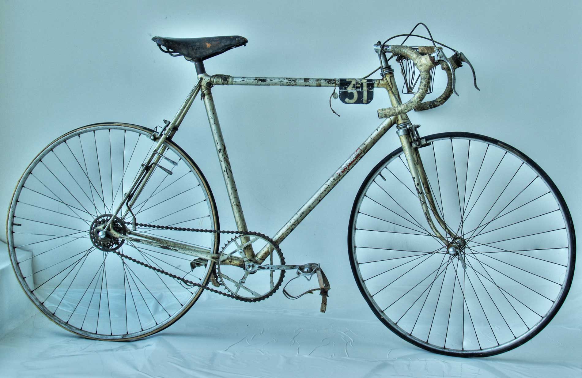 bicicletta-di-Gino-bartali-Tour-1948-cambio-corsa-Campagnolo-due-leve