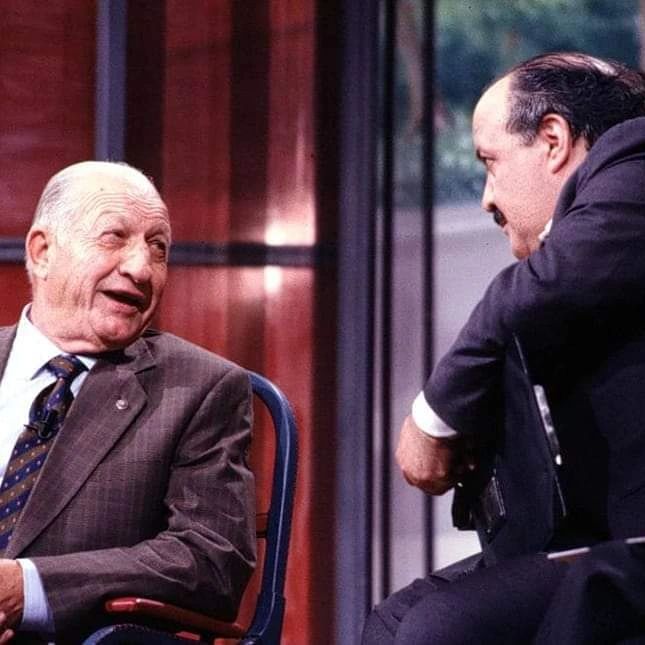 Nonno al Maurizio Costanzo Show 1993 🤩
R.i.p. Maurizio Costanzo 💔
.
.
.
.
#mauriziocostanzo #ginobartali #italiani #giornalismo #tvshow #portrait_society #mauriziocostanzoshow